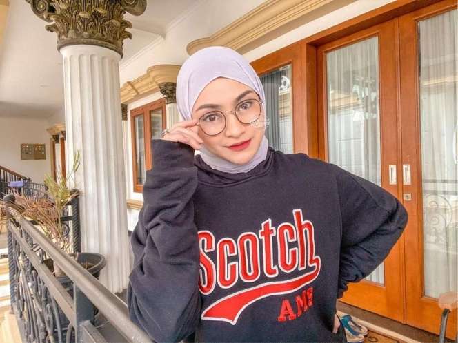 10 Adu Gaya Nathalie Holscher VS Riesca Rose, Dituduh Sebagai Selingkuhan Sule, Kalah Jauh?