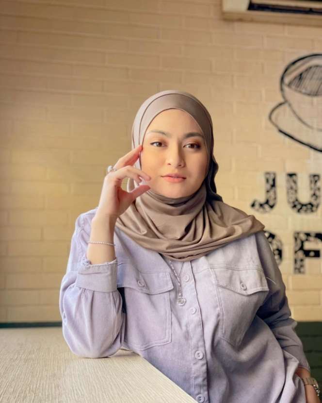 10 Adu Gaya Nathalie Holscher VS Riesca Rose, Dituduh Sebagai Selingkuhan Sule, Kalah Jauh?
