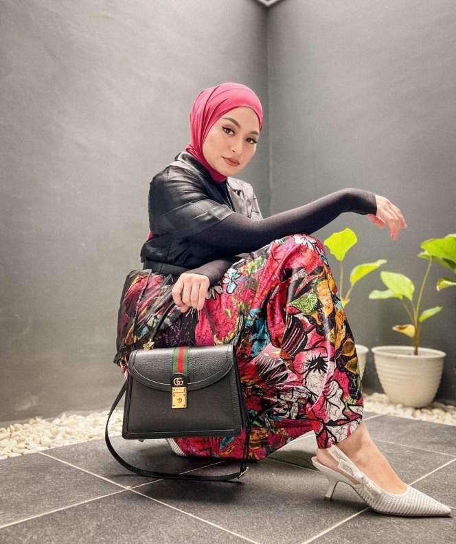 10 Adu Gaya Nathalie Holscher VS Riesca Rose, Dituduh Sebagai Selingkuhan Sule, Kalah Jauh?