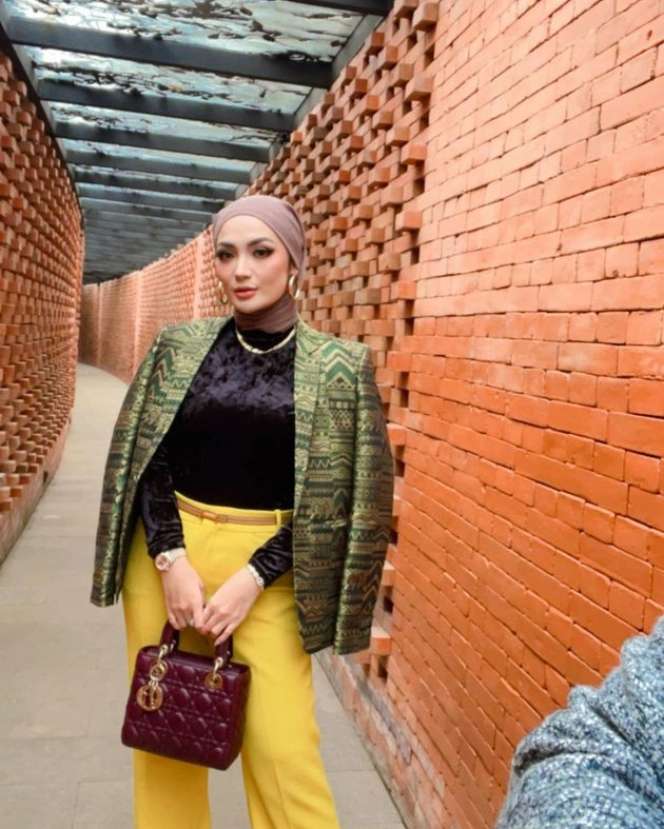 Potret Imel Putri Cahyati Tampil Mewah dengan Koleksi Tas Branded