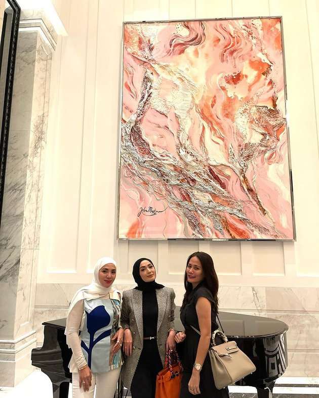 Potret Imel Putri Cahyati Tampil Mewah dengan Koleksi Tas Branded