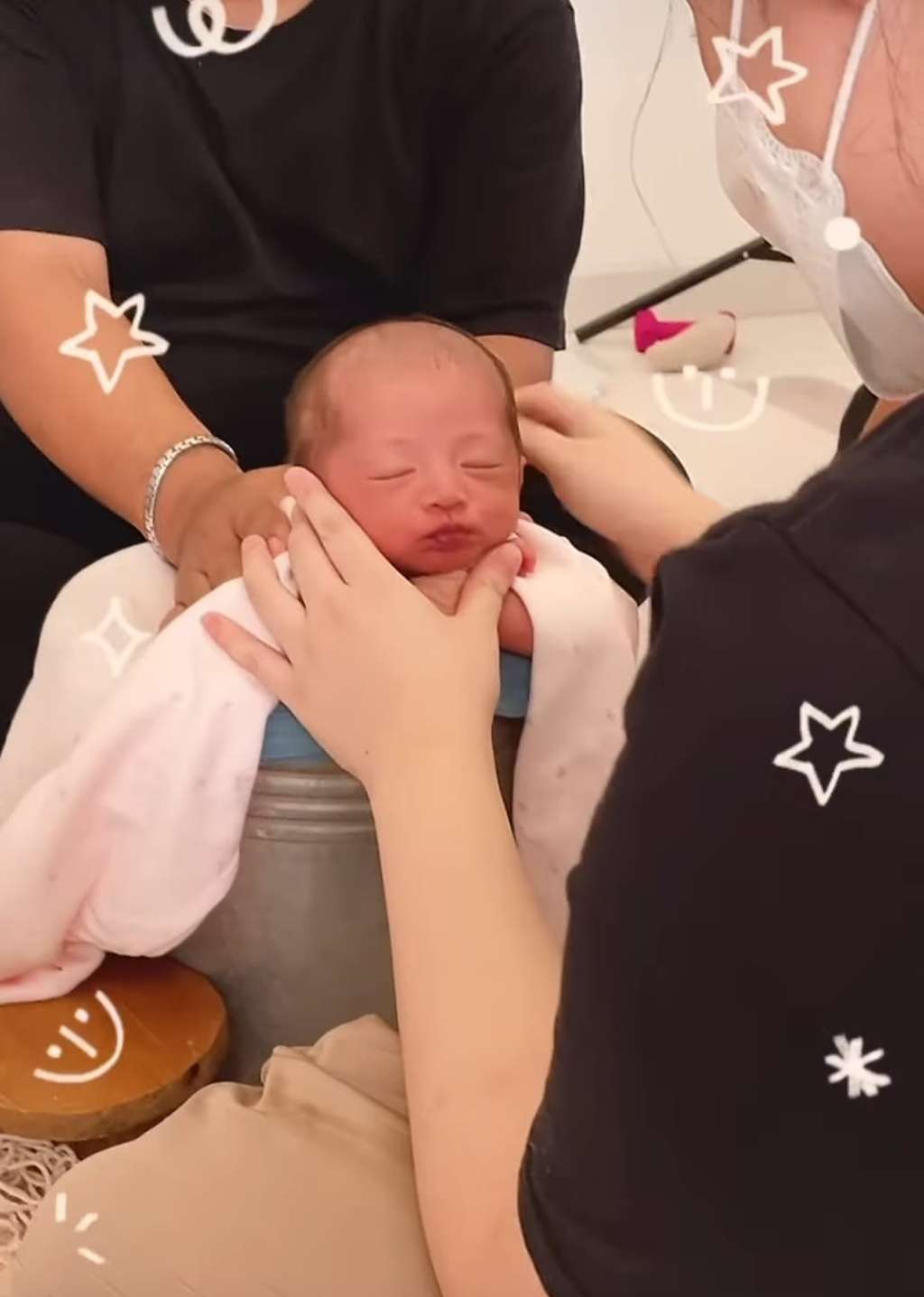 Potret Photoshoot Moana, Putri Ria Ricis yang Menggemaskan!