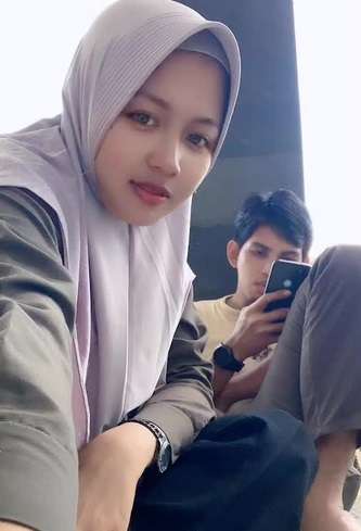 Viral Kisah Cinta Polwan dan Sopir Truk Banjir Pujian