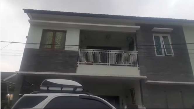 10 Adu Perbandingan Rumah Kang Komar VS Ubed `Preman Pensiun`, Bak Bumi & Langit, Yang Satu Tajir Abis di Dunia Nyata!
