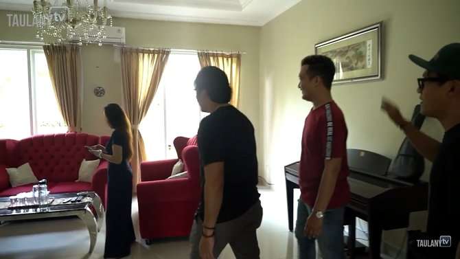 8 Potret Rumah Mewah Nugie `The Dance Company` yang Jarang Terekspos, Andre Taulany Sampai Bengong!
