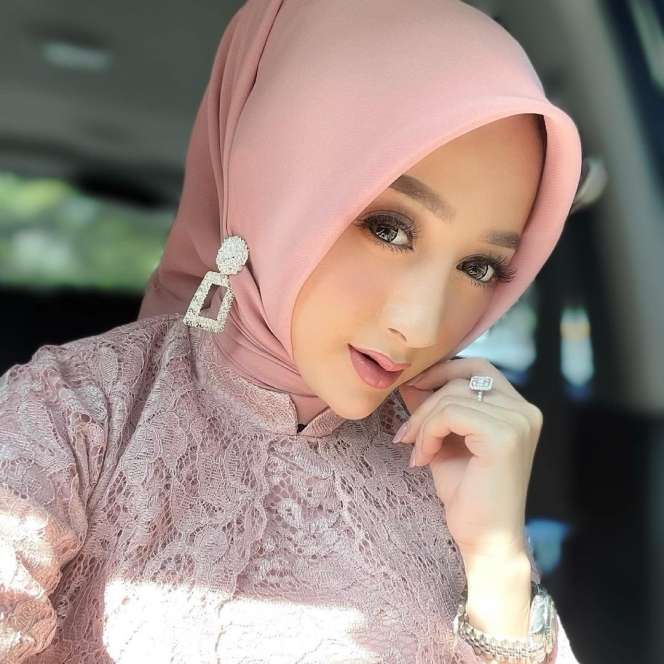 Ingat Angely Emitasari, Kades Cantik Lamongan yang Bikin Hotman Paris Klepek-Klepek? Begini Nasibnya Sekarang