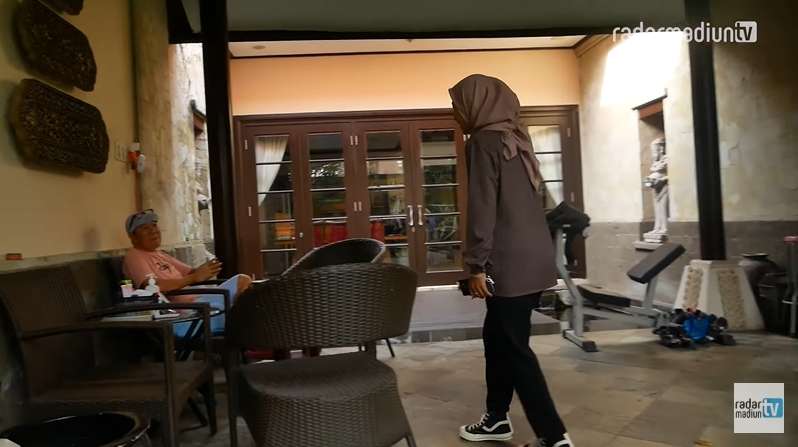 8 Potret Rumah Sony Hendarto Orang Paling Kaya di Madiun, Bak Bangunan Kuno, Luasnya Minta Ampun!