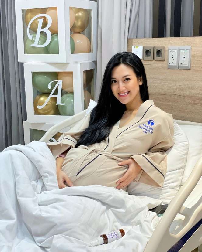 Potret Sylvia Fully Melahirkan Anak Ketiga, Kecantikannya saat Bersalin jadi Sorotan