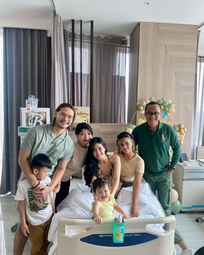 Potret Sylvia Fully Melahirkan Anak Ketiga, Kecantikannya saat Bersalin jadi Sorotan