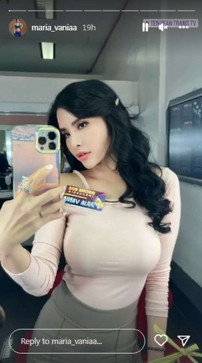 Potret Terbaru Maria Vania, Tato Baru di Pinggangnya Bikin Salfok!