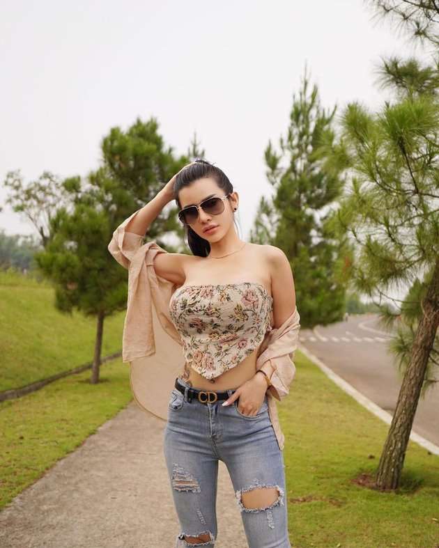Potret Terbaru Maria Vania, Tato Baru di Pinggangnya Bikin Salfok!