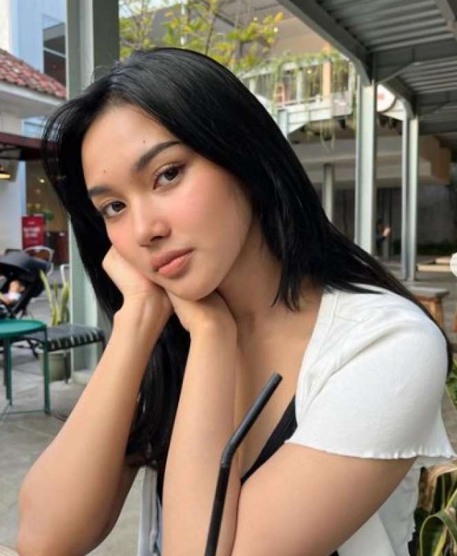 Pesona Shakira Jasmine di Series Royal Blood Curi Perhatian