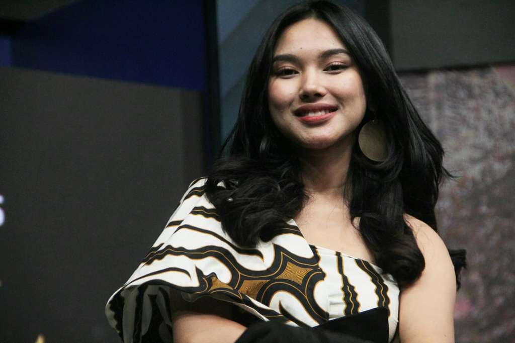 Pesona Shakira Jasmine di Series Royal Blood Curi Perhatian