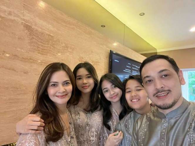Potret Pernikahan Cut Tari dan Richard Kevin, Kekompakan Anak-anaknya Bikin Kagum!