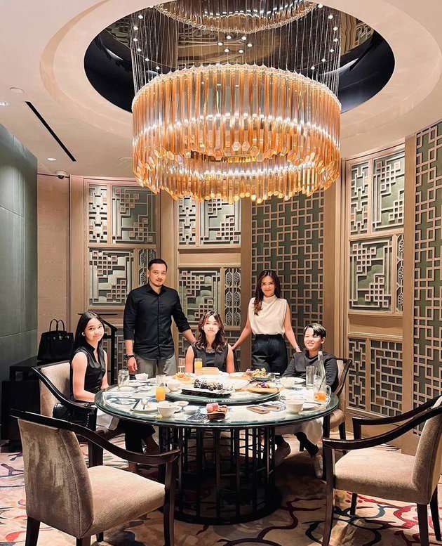 Potret Pernikahan Cut Tari dan Richard Kevin, Kekompakan Anak-anaknya Bikin Kagum!
