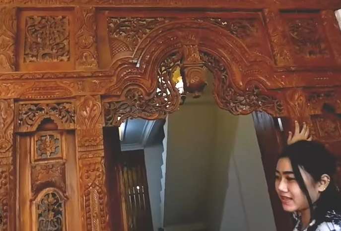 9 Potret Rumah Bopak Castello, Pintu Rumahnya Megah bak Istana!