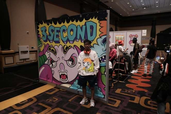 Potret Muklay Buat Mural di Tembok Los Angeles, Keren!