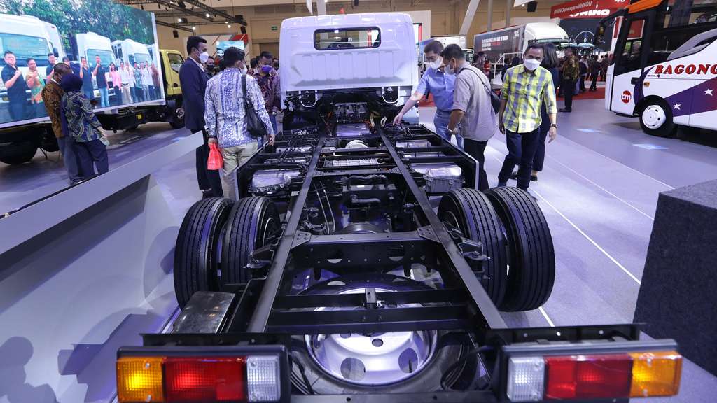 FOTO: Truk FUSO Tebar Pesona di GIIAS 2022 