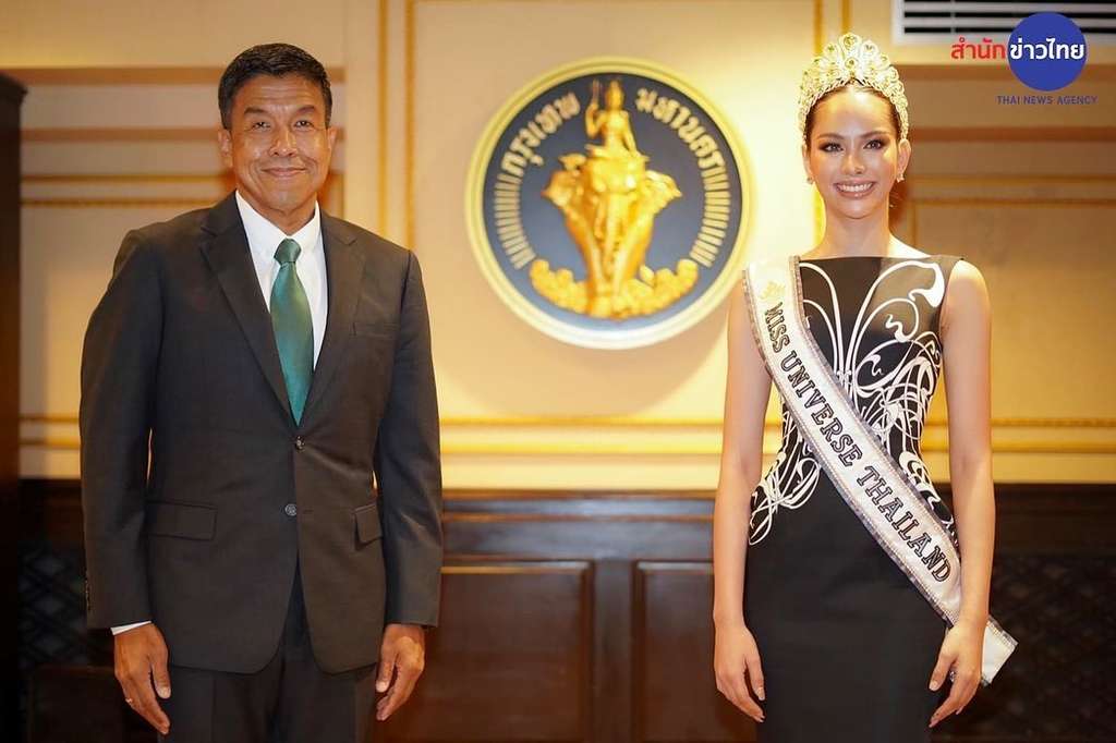 10 Potret Viral Anak Tukang Sampah Jadi Miss Universe 2022, Bak Barbie Hidup!