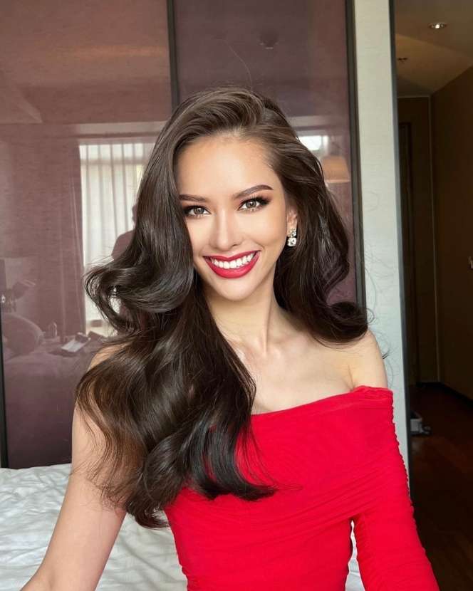 10 Potret Viral Anak Tukang Sampah Jadi Miss Universe 2022, Bak Barbie Hidup!