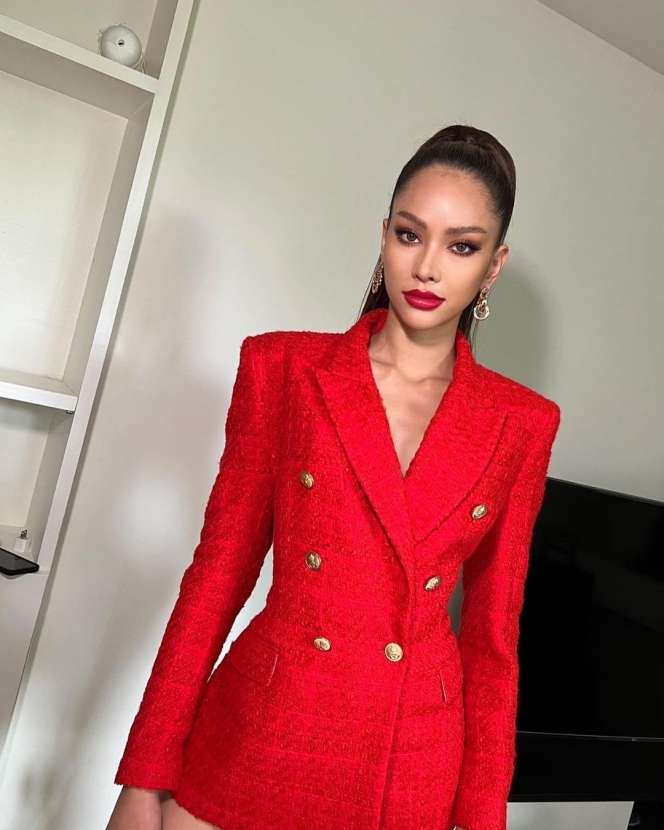 10 Potret Viral Anak Tukang Sampah Jadi Miss Universe 2022, Bak Barbie Hidup!