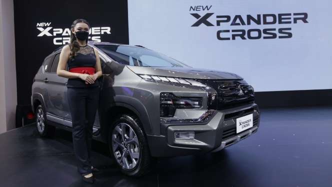Potret Adu Gaya SPG Cantik di GIIAS 2022, Berdiri 5 Jam Sehari Segini Lho Gajinya