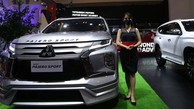 Potret Adu Gaya SPG Cantik di GIIAS 2022, Berdiri 5 Jam Sehari Segini Lho Gajinya