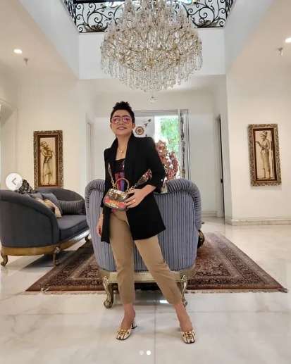 10 Potret Ruang Tamu Mewah Mayangsari di Istana Cendana, Koleksi Kristalnya Bikin Melongo!
