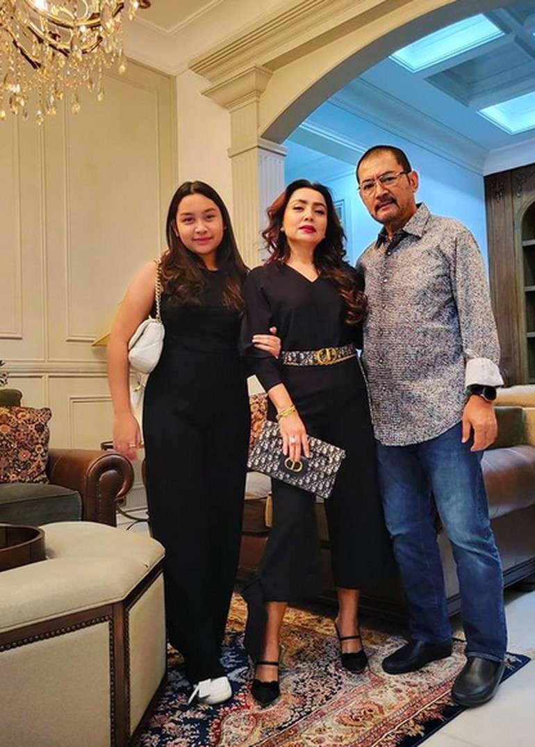 10 Potret Ruang Tamu Mewah Mayangsari di Istana Cendana, Koleksi Kristalnya Bikin Melongo!