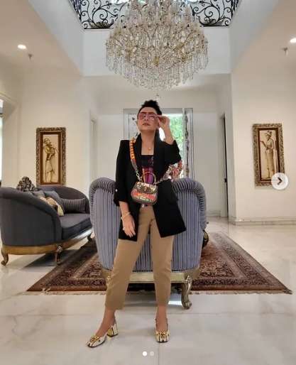 10 Potret Ruang Tamu Mewah Mayangsari di Istana Cendana, Koleksi Kristalnya Bikin Melongo!