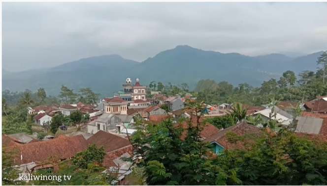 Potret Rumah Mewah Berkubah Bola Milik Kades Kayuares, Bentuknya Bikin Melongo!