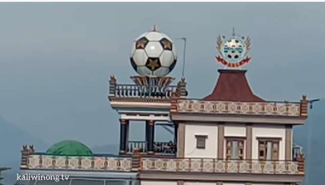 Potret Rumah Mewah Berkubah Bola Milik Kades Kayuares, Bentuknya Bikin Melongo!