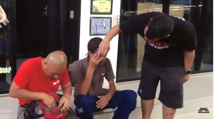 Ngeri, Tim Panji Petualang Tumbang Usai Disembur Bisa Ular Kobra!