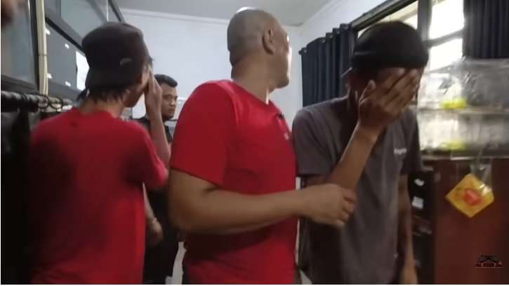 Ngeri, Tim Panji Petualang Tumbang Usai Disembur Bisa Ular Kobra!