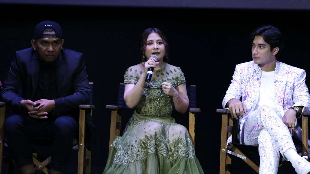 Bioskop Penuh Air Mata Gara-Gara 12 Cerita Glen Anggara, Prilly Latuconsina Syok