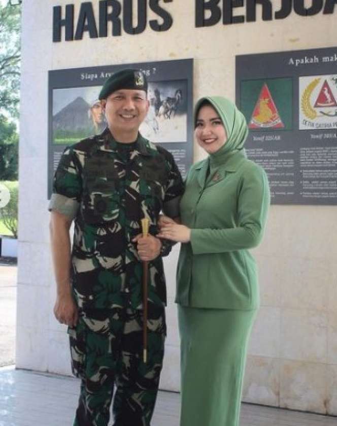 Potret Winda Khair Menangis Harus Melepas Pergi Suami Bertugas