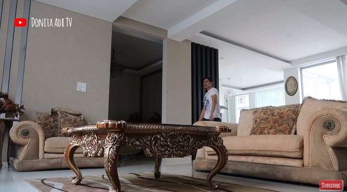 10 Potret Rumah Mewah Donita & Adi Nugroho, Diam-Diam Sultan, Semua Perabotan Serba Emas!
