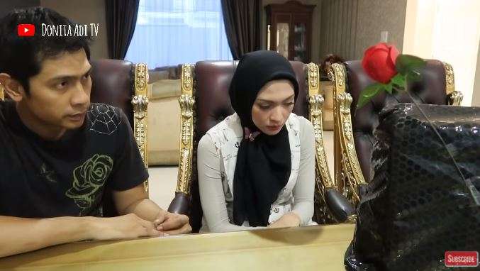 10 Potret Rumah Mewah Donita & Adi Nugroho, Diam-Diam Sultan, Semua Perabotan Serba Emas!