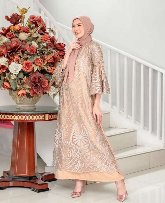 10 Potret Rumah Mewah Donita & Adi Nugroho, Diam-Diam Sultan, Semua Perabotan Serba Emas!