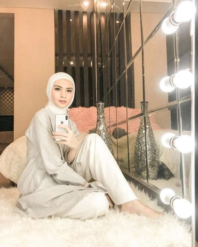 10 Potret Rumah Mewah Donita & Adi Nugroho, Diam-Diam Sultan, Semua Perabotan Serba Emas!