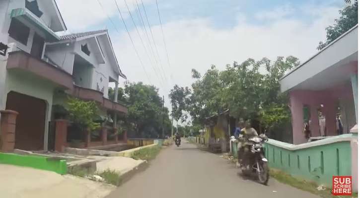 Potret Kampung Warteg di Tegal, Isinya Rumah Elite Semua!