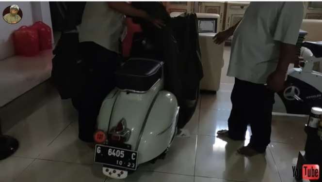 Adu Perbandingan Rumah Ridwan Kamil vs Uu Ruhzanul, Ada yang Dibangun Pakai Botol Bekas!