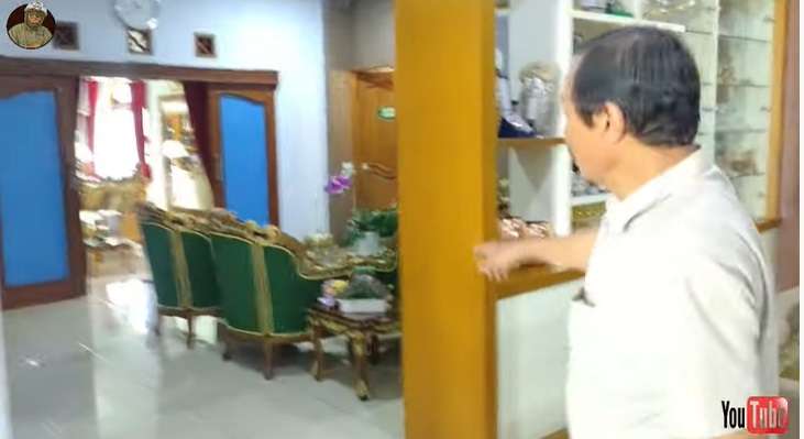 Adu Perbandingan Rumah Ridwan Kamil vs Uu Ruhzanul, Ada yang Dibangun Pakai Botol Bekas!