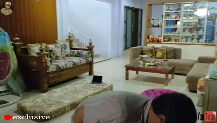 Adu Perbandingan Rumah Ridwan Kamil vs Uu Ruhzanul, Ada yang Dibangun Pakai Botol Bekas!