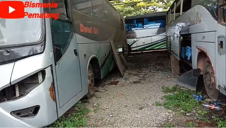 10 Potret `Garasi Raksasa` Milik Bupati Pemalang yang Terjaring KPK, Banyak Harta Terbengkalai!
