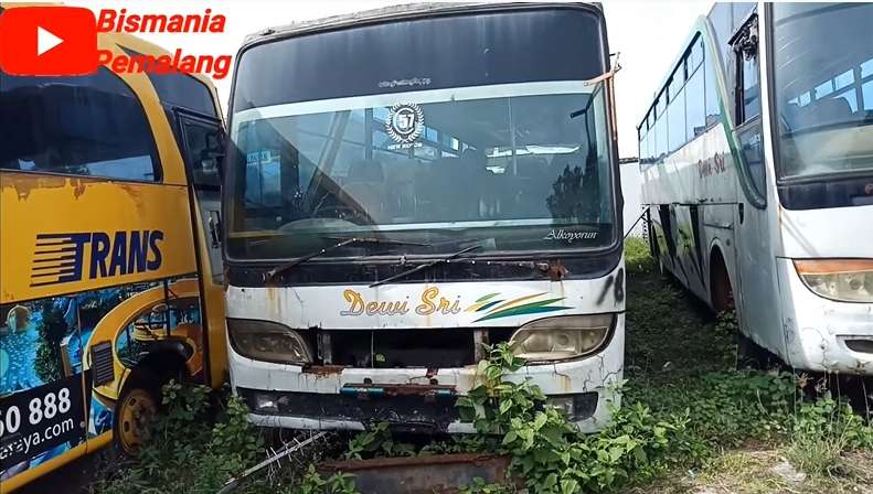 10 Potret `Garasi Raksasa` Milik Bupati Pemalang yang Terjaring KPK, Banyak Harta Terbengkalai!