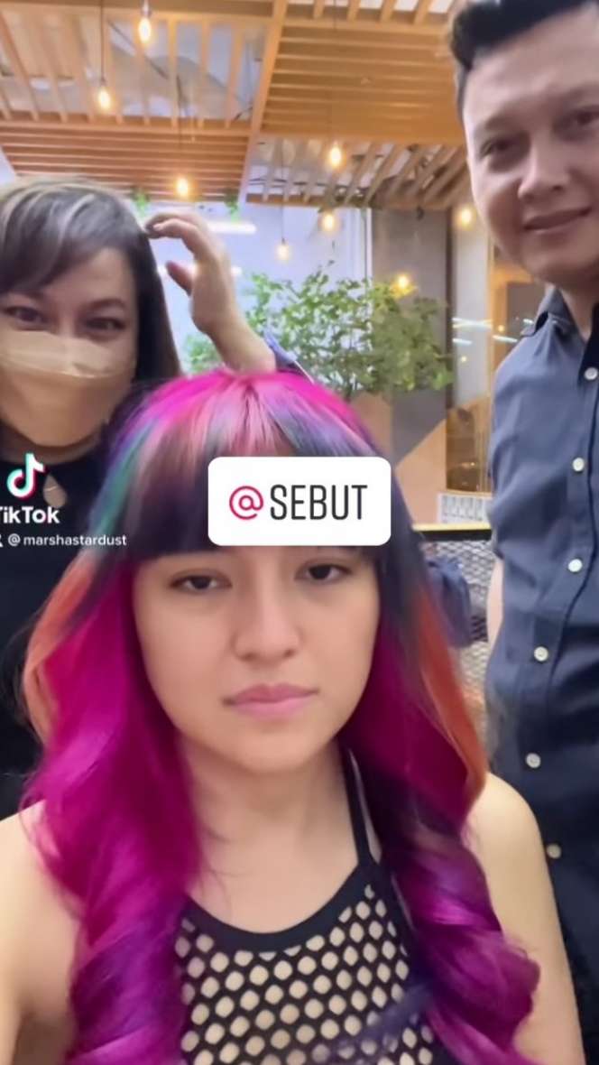 Potret Terbaru Marshanda dengan Rambut Warna-warni