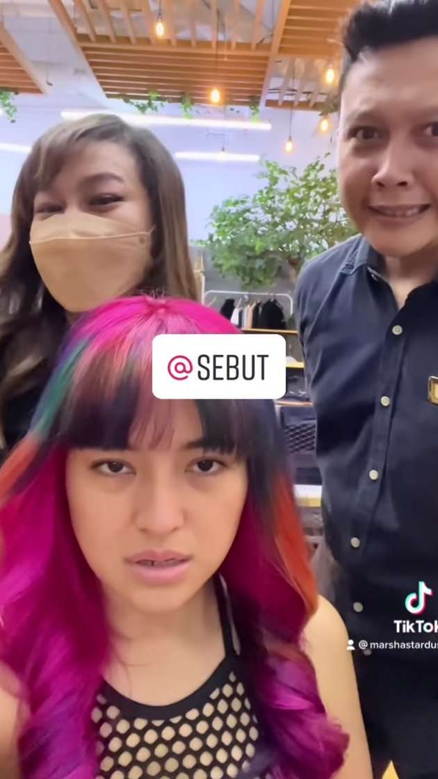 Potret Terbaru Marshanda dengan Rambut Warna-warni