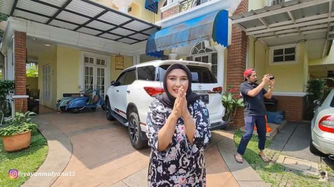 Potret Rumah Mewah Yati Octavia dan Pangky Suwito, Koleksi Vespanya Banyak Banget!