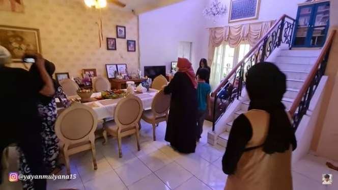 Potret Rumah Mewah Yati Octavia dan Pangky Suwito, Koleksi Vespanya Banyak Banget!
